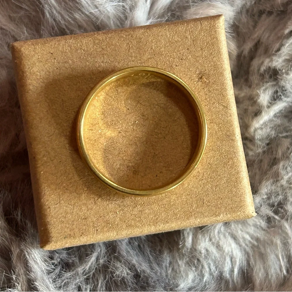 Men’s 18kt solid yellow gold 4mm classic dome wedding band NIB 13.5